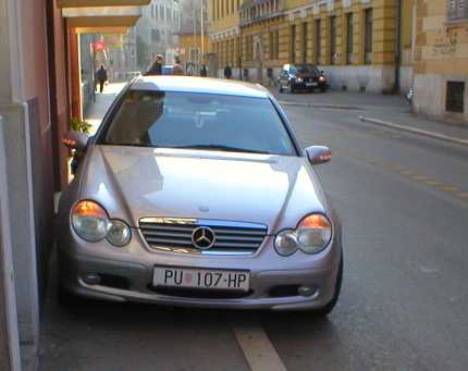 �OFER�INA i njegova Me�ka - kraj nje je pro�lo barem 5-6 Loleka i Boleka a da nisu qrcem mrdnuli